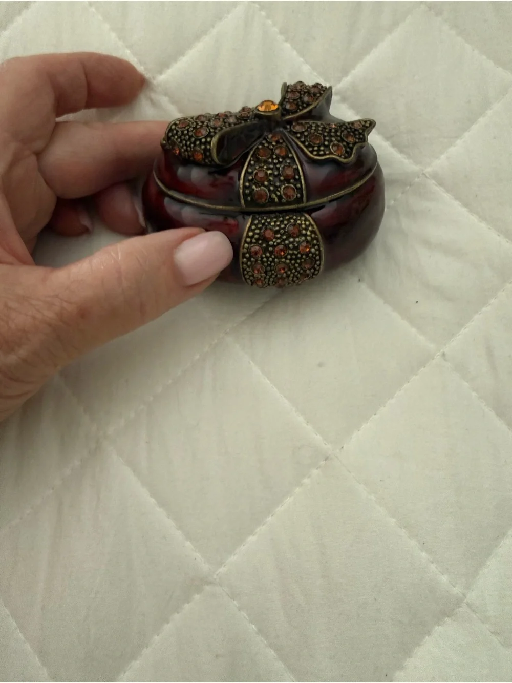 Vintage-Inspired Burgandy Crystal Bow Decorative Trinket Box